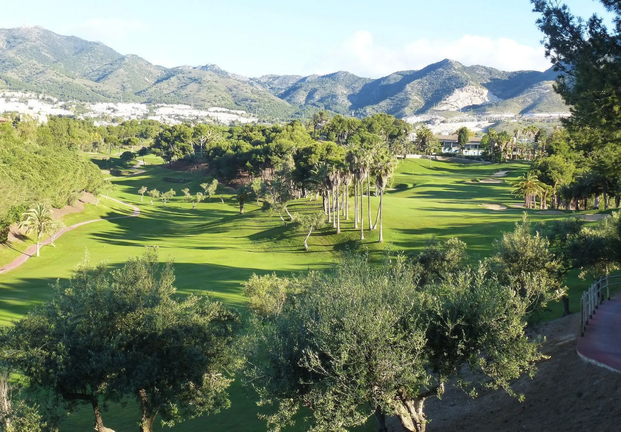Spacious 2-Bedroom Apartment near Torrequebrada Golf & Walking Distance to the Beach.