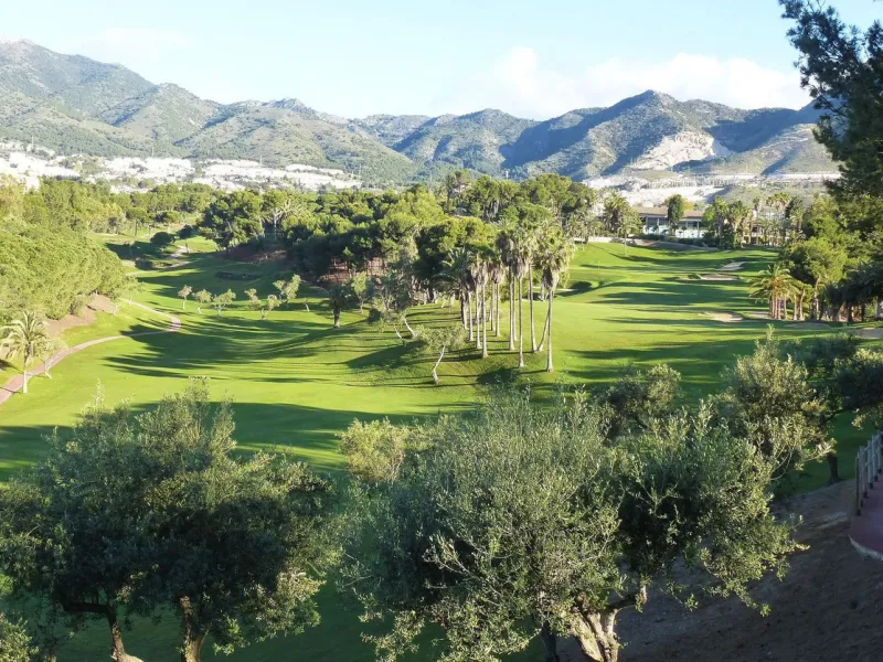 Spacious 2-Bedroom Apartment near Torrequebrada Golf & Walking Distance to the Beach.