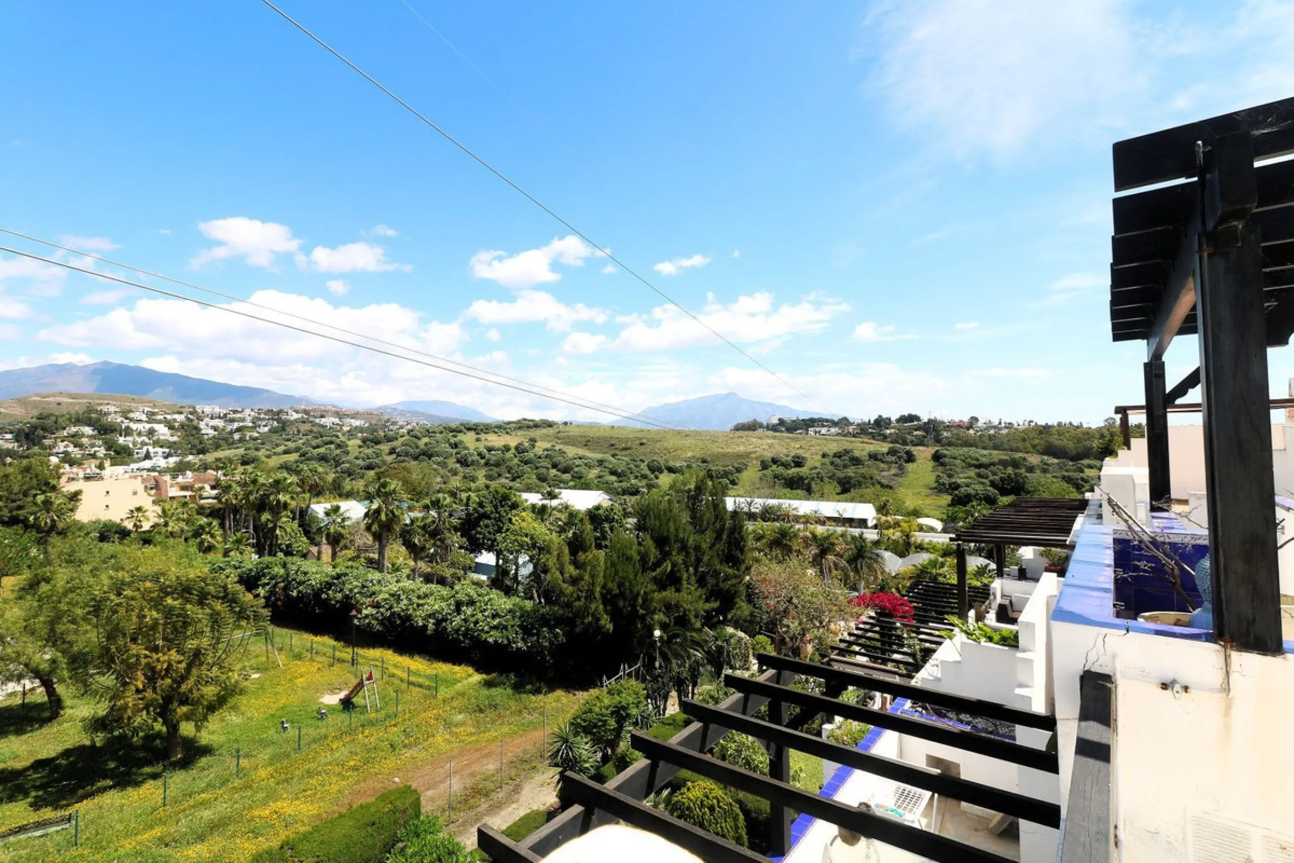 Incredible duplex penthouse in the urbanization of Jacarandas in one of the fashionable areas on the outskirts of Estepona, Bel-Air, just a stone's throw from the neighbourhood of Cancelada with all the amenities of a big city but with the charm of a smal
