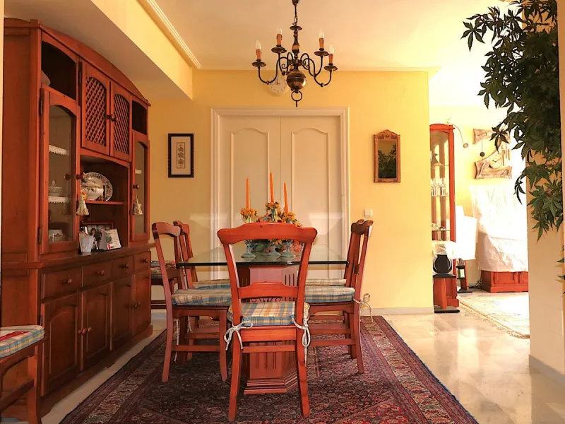Incredible duplex penthouse in the urbanization of Jacarandas in one of the fashionable areas on the outskirts of Estepona, Bel-Air, just a stone's throw from the neighbourhood of Cancelada with all the amenities of a big city but with the charm of a smal