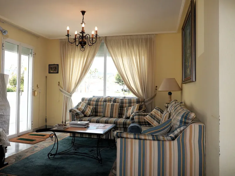 Incredible duplex penthouse in the urbanization of Jacarandas in one of the fashionable areas on the outskirts of Estepona, Bel-Air, just a stone's throw from the neighbourhood of Cancelada with all the amenities of a big city but with the charm of a smal