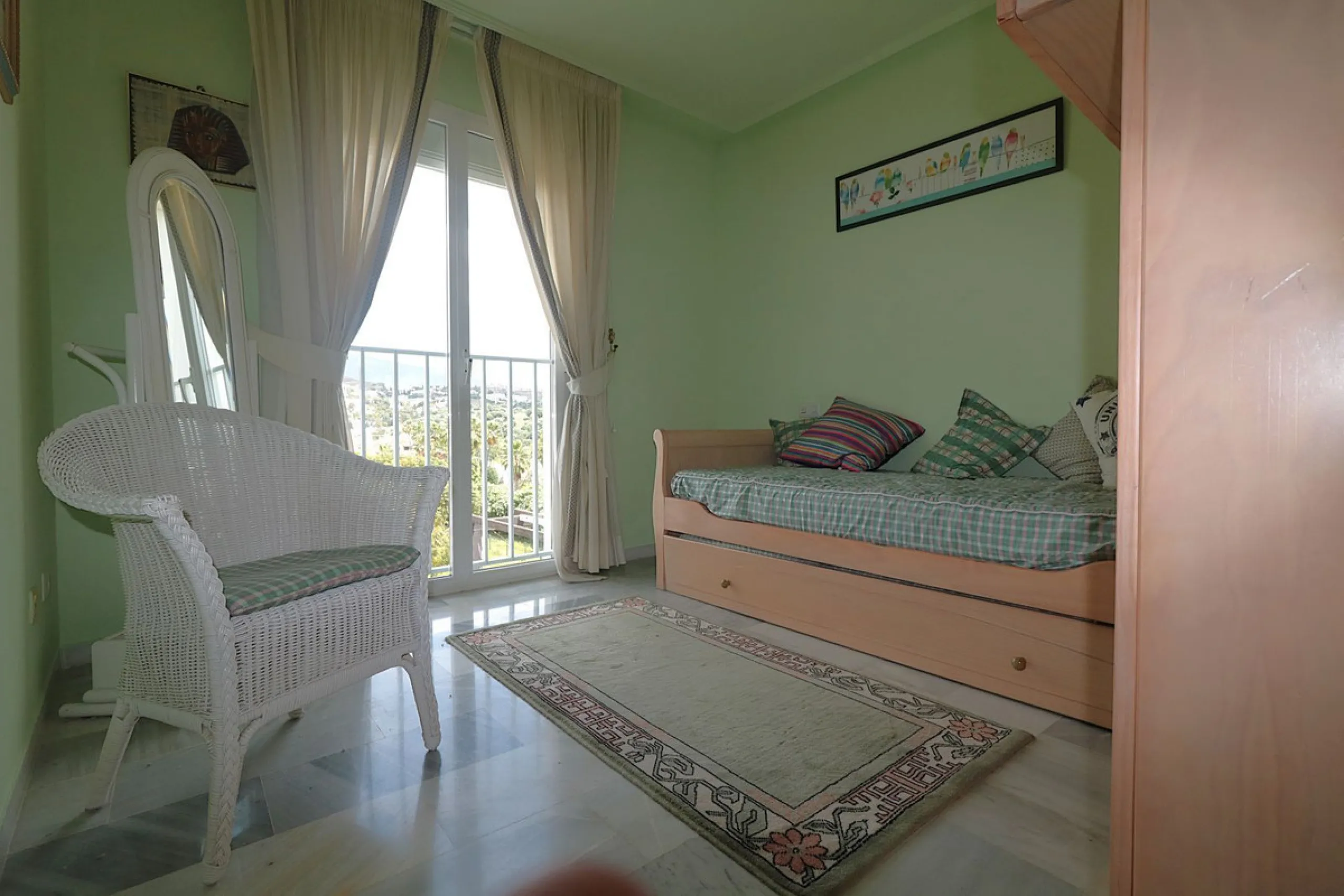 Incredible duplex penthouse in the urbanization of Jacarandas in one of the fashionable areas on the outskirts of Estepona, Bel-Air, just a stone's throw from the neighbourhood of Cancelada with all the amenities of a big city but with the charm of a smal