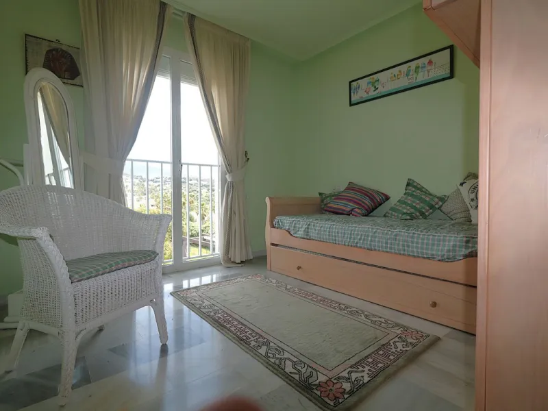 Incredible duplex penthouse in the urbanization of Jacarandas in one of the fashionable areas on the outskirts of Estepona, Bel-Air, just a stone's throw from the neighbourhood of Cancelada with all the amenities of a big city but with the charm of a smal