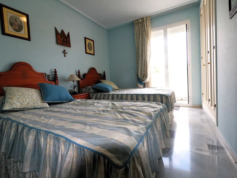 Incredible duplex penthouse in the urbanization of Jacarandas in one of the fashionable areas on the outskirts of Estepona, Bel-Air, just a stone's throw from the neighbourhood of Cancelada with all the amenities of a big city but with the charm of a smal