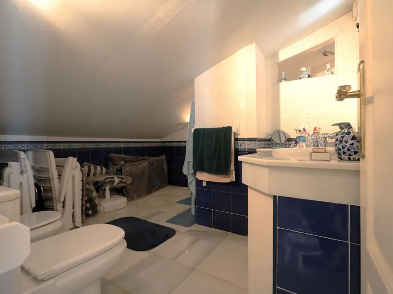 Incredible duplex penthouse in the urbanization of Jacarandas in one of the fashionable areas on the outskirts of Estepona, Bel-Air, just a stone's throw from the neighbourhood of Cancelada with all the amenities of a big city but with the charm of a smal