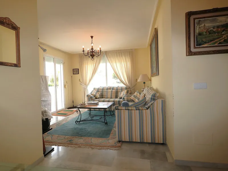 Incredible duplex penthouse in the urbanization of Jacarandas in one of the fashionable areas on the outskirts of Estepona, Bel-Air, just a stone's throw from the neighbourhood of Cancelada with all the amenities of a big city but with the charm of a smal