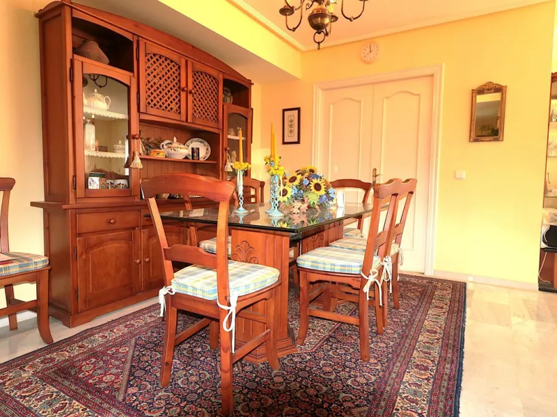 Incredible duplex penthouse in the urbanization of Jacarandas in one of the fashionable areas on the outskirts of Estepona, Bel-Air, just a stone's throw from the neighbourhood of Cancelada with all the amenities of a big city but with the charm of a smal