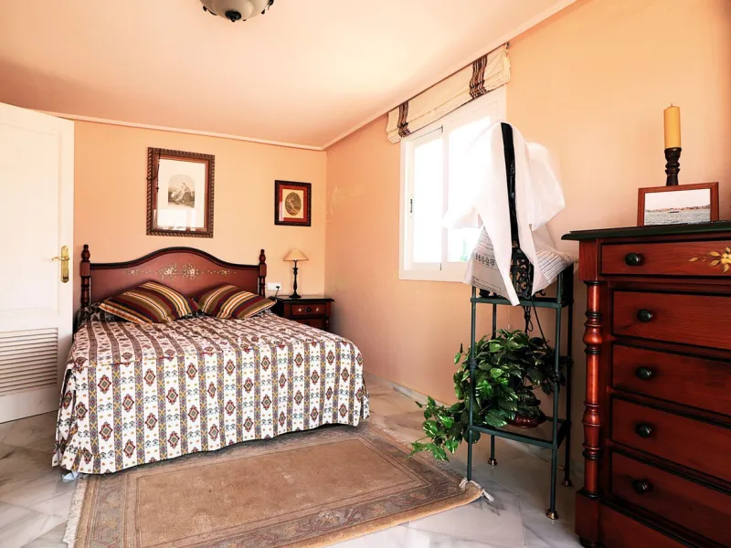 Incredible duplex penthouse in the urbanization of Jacarandas in one of the fashionable areas on the outskirts of Estepona, Bel-Air, just a stone's throw from the neighbourhood of Cancelada with all the amenities of a big city but with the charm of a smal