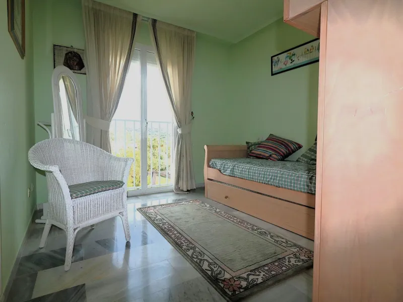 Incredible duplex penthouse in the urbanization of Jacarandas in one of the fashionable areas on the outskirts of Estepona, Bel-Air, just a stone's throw from the neighbourhood of Cancelada with all the amenities of a big city but with the charm of a smal