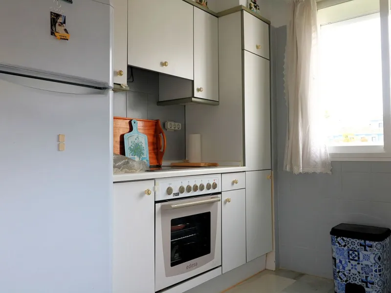 Incredible duplex penthouse in the urbanization of Jacarandas in one of the fashionable areas on the outskirts of Estepona, Bel-Air, just a stone's throw from the neighbourhood of Cancelada with all the amenities of a big city but with the charm of a smal