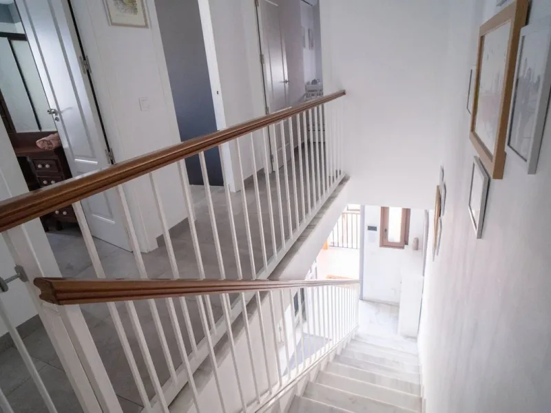 House - Semi-Detached House в продаже в Mijas, Málaga. В доме 6 спален и 3 ванных комнат. Площадь дома 200 м²