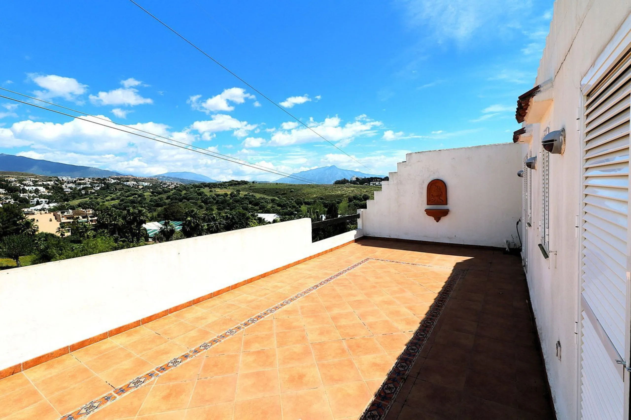 Incredible duplex penthouse in the urbanization of Jacarandas in one of the fashionable areas on the outskirts of Estepona, Bel-Air, just a stone's throw from the neighbourhood of Cancelada with all the amenities of a big city but with the charm of a smal