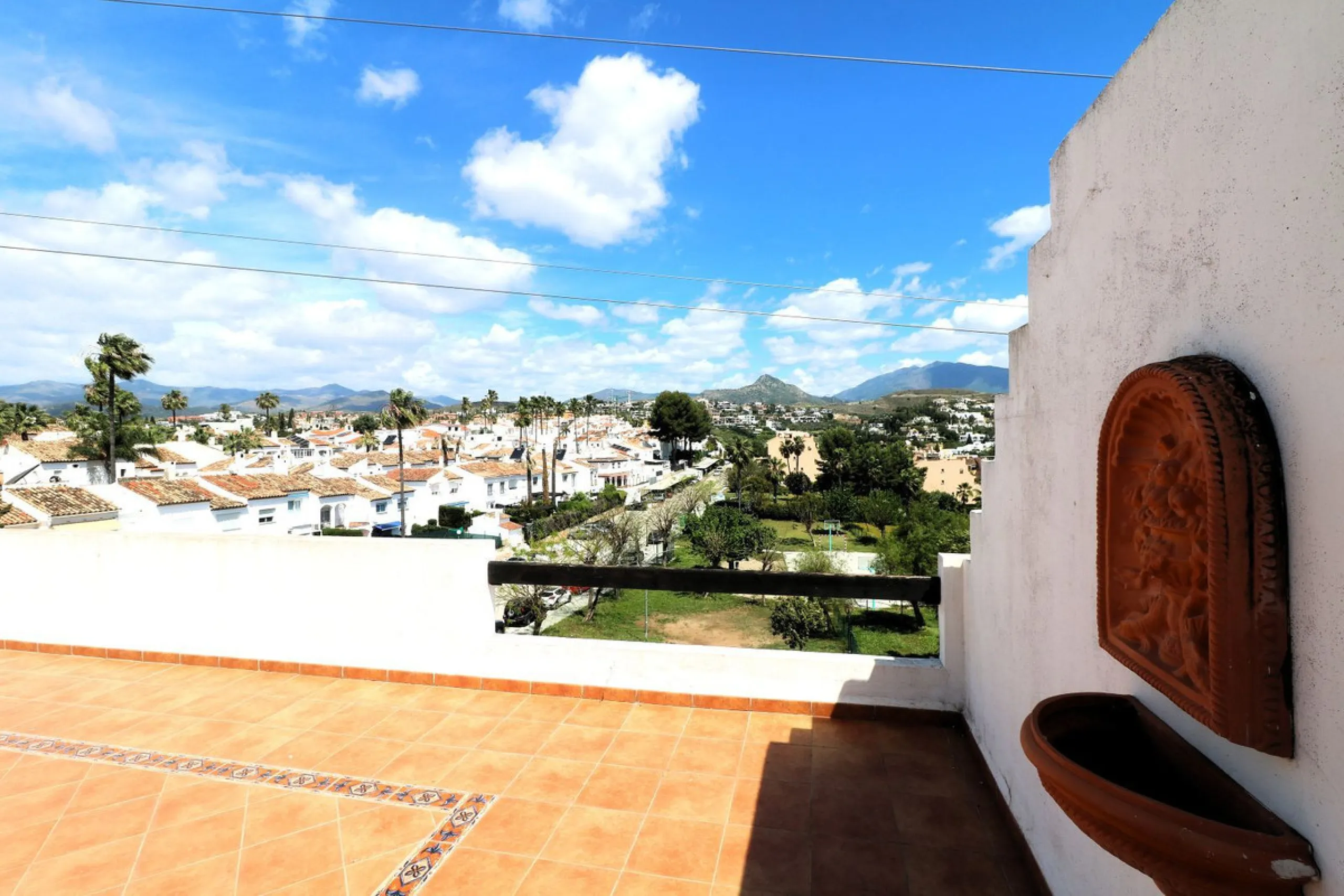 Incredible duplex penthouse in the urbanization of Jacarandas in one of the fashionable areas on the outskirts of Estepona, Bel-Air, just a stone's throw from the neighbourhood of Cancelada with all the amenities of a big city but with the charm of a smal