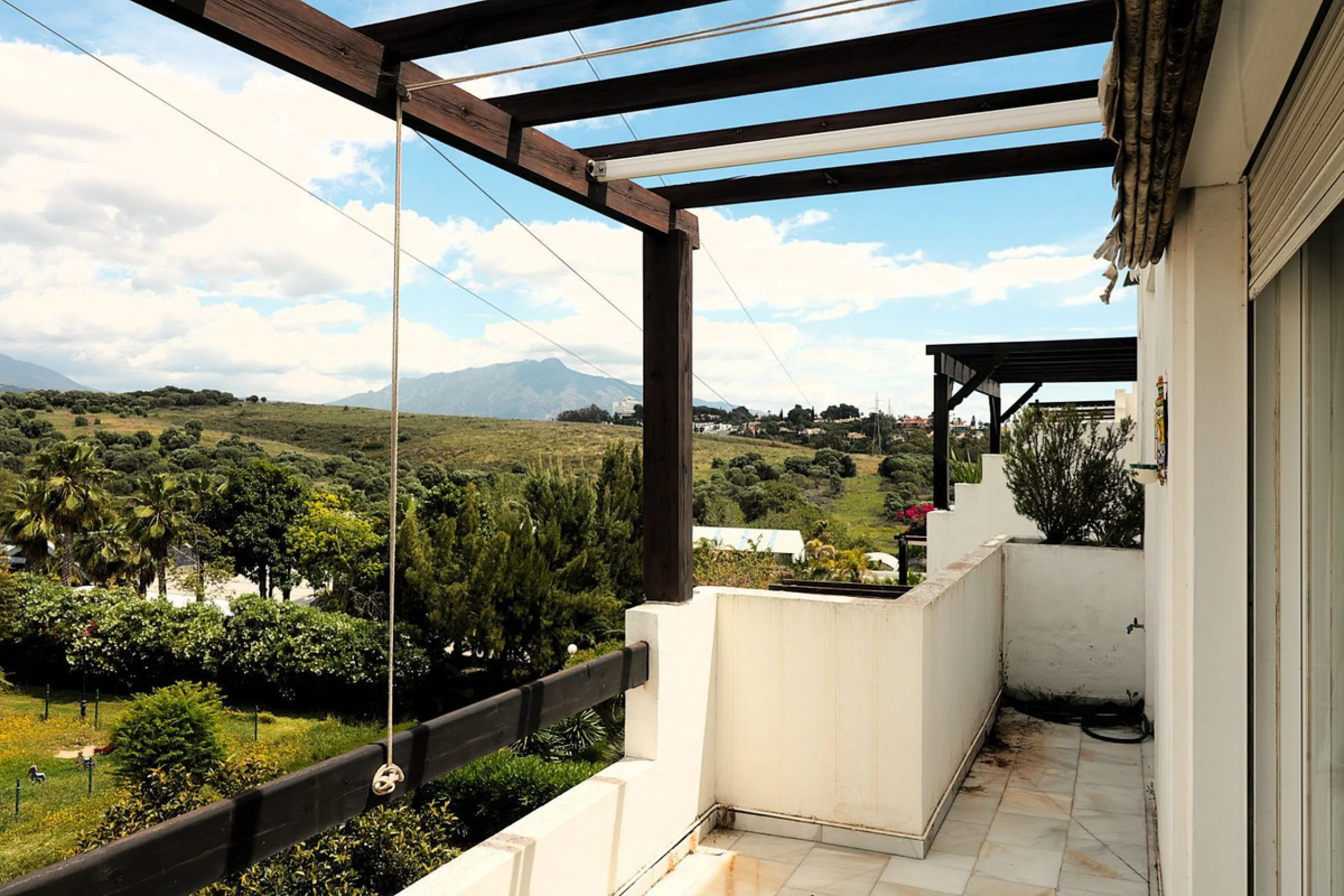 Incredible duplex penthouse in the urbanization of Jacarandas in one of the fashionable areas on the outskirts of Estepona, Bel-Air, just a stone's throw from the neighbourhood of Cancelada with all the amenities of a big city but with the charm of a smal