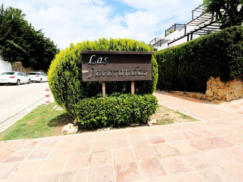 Incredible duplex penthouse in the urbanization of Jacarandas in one of the fashionable areas on the outskirts of Estepona, Bel-Air, just a stone's throw from the neighbourhood of Cancelada with all the amenities of a big city but with the charm of a smal