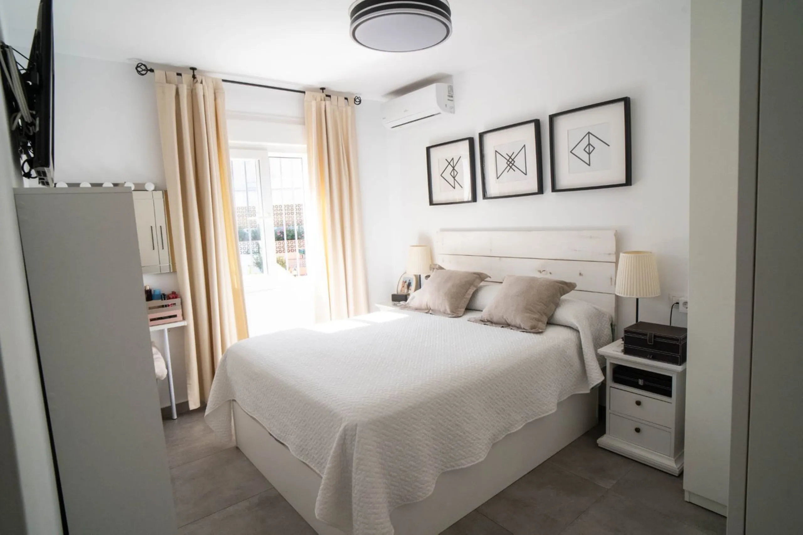 House - Semi-Detached House в продаже в Mijas, Málaga. В доме 6 спален и 3 ванных комнат. Площадь дома 200 м²
