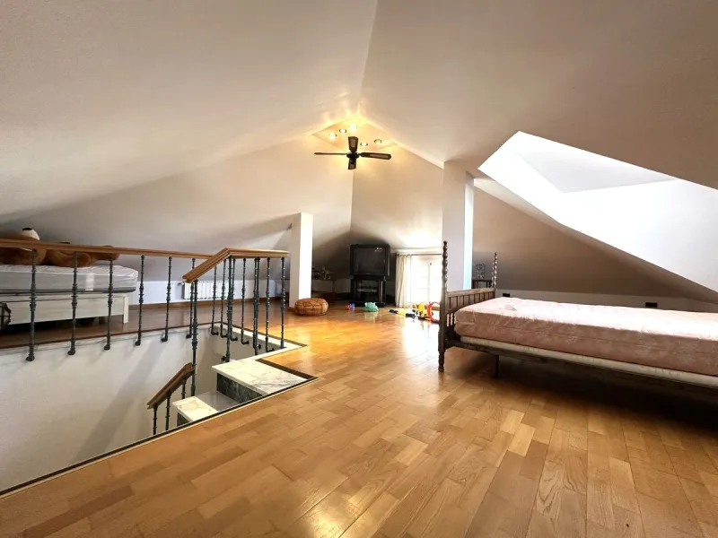 Magnificent villa between San Pedro de Alcántara and Guadalmina. You can access all kinds of shops on foot. A very spacious villa built in the 90's.