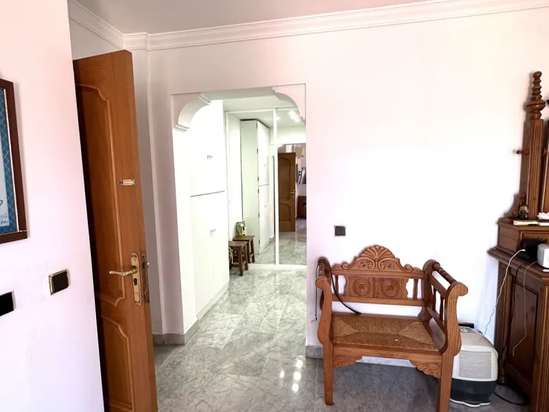 Magnificent villa between San Pedro de Alcántara and Guadalmina. You can access all kinds of shops on foot. A very spacious villa built in the 90's.