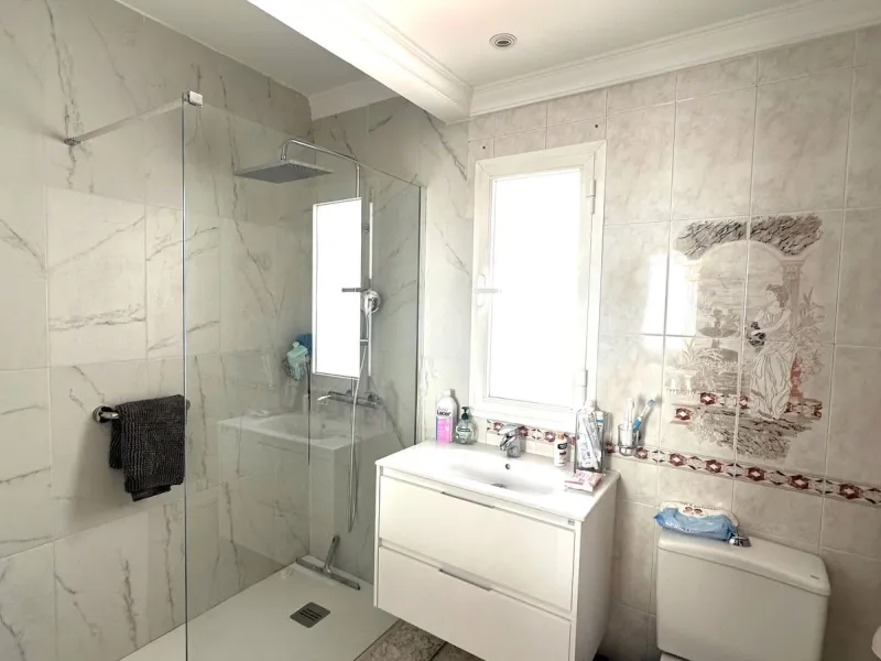 Magnificent villa between San Pedro de Alcántara and Guadalmina. You can access all kinds of shops on foot. A very spacious villa built in the 90's.