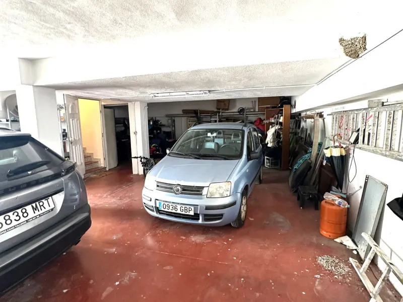 Magnificent villa between San Pedro de Alcántara and Guadalmina. You can access all kinds of shops on foot. A very spacious villa built in the 90's.