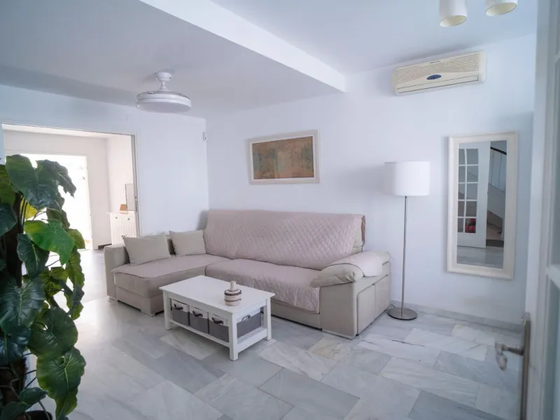 House - Semi-Detached House в продаже в Mijas, Málaga. В доме 6 спален и 3 ванных комнат. Площадь дома 200 м²