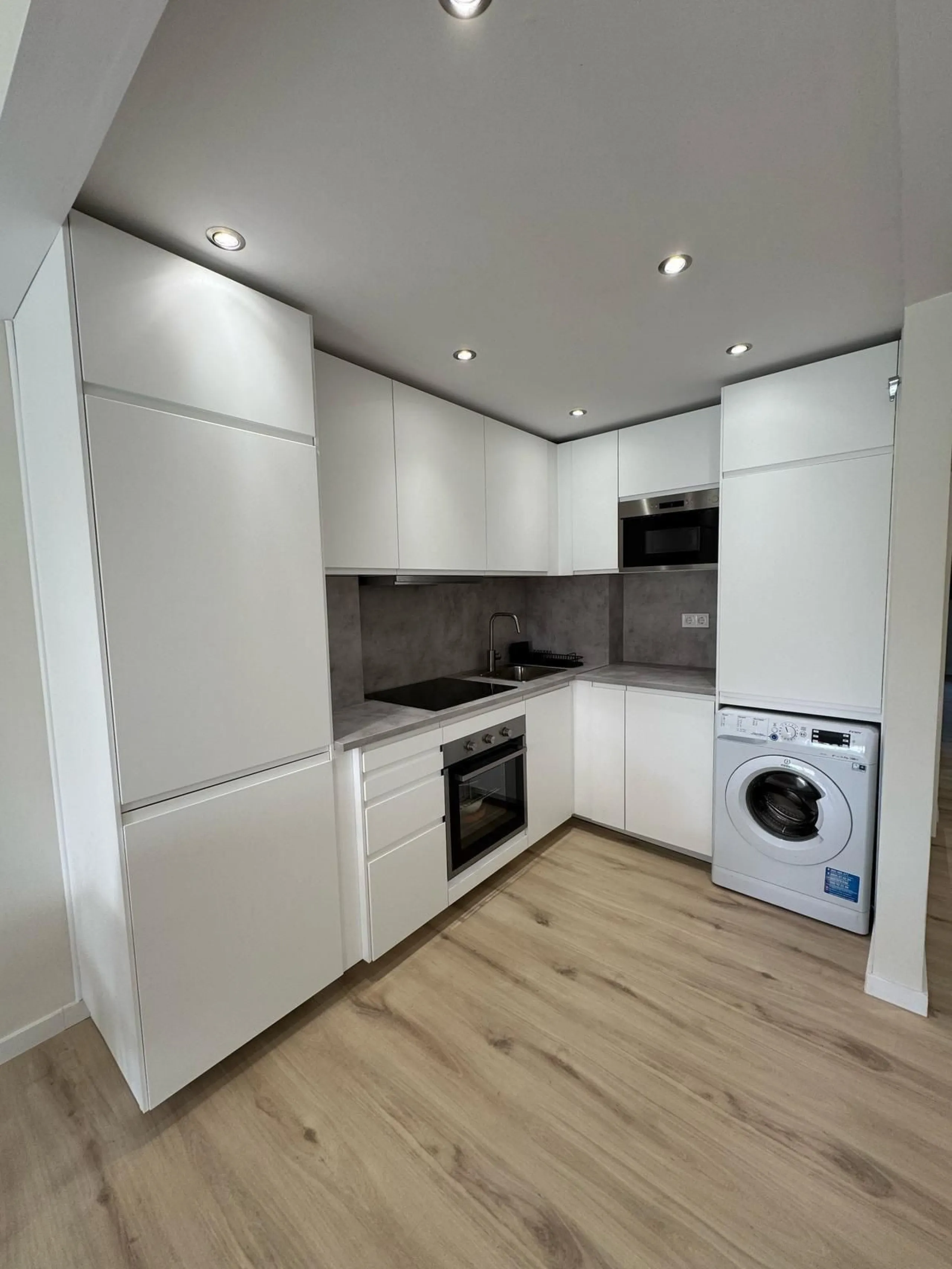 75.46 m² of interior living space + 18.53 m² of spacious terrace with open views