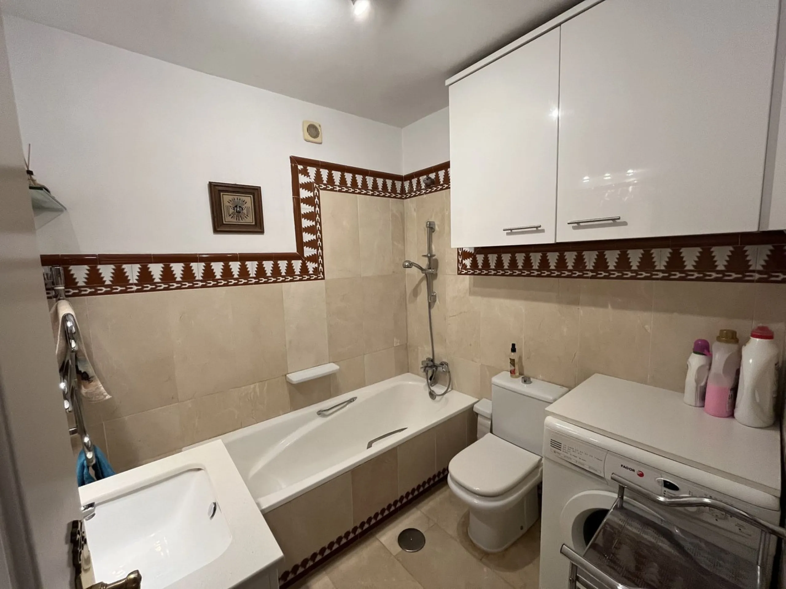 Welcome to this unique property situated in one of the most be beautiful complex on the Costa del Sol, Puebla Aida.  As you walk in you will find a landing leading onto the kitchen and a large living area with two terraces.  On this same landing there are