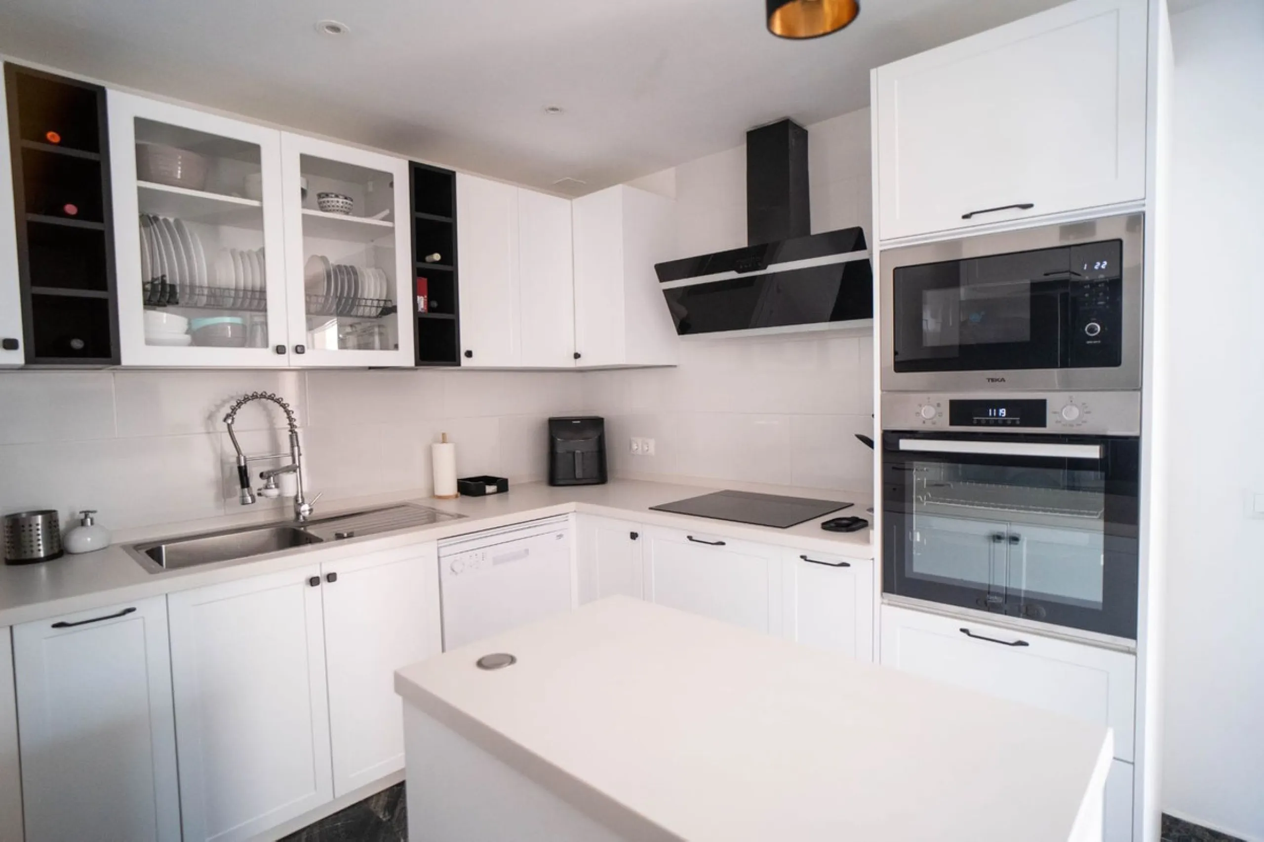House - Semi-Detached House в продаже в Mijas, Málaga. В доме 6 спален и 3 ванных комнат. Площадь дома 200 м²
