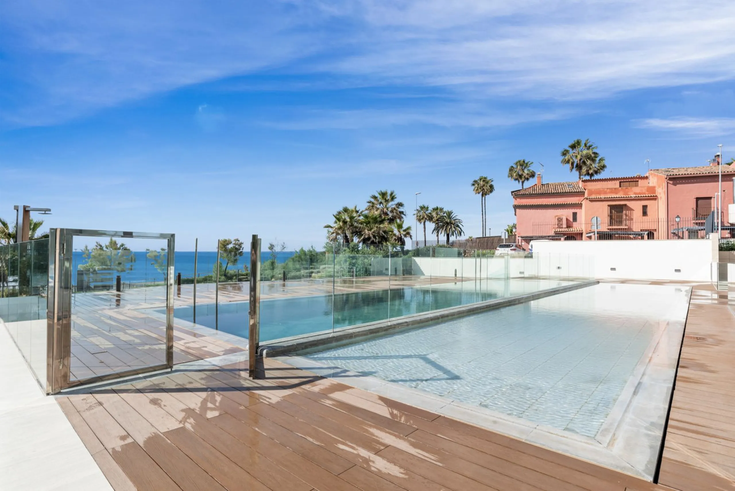 Luxury 2-Bedroom Seafront Apartment ! – The Sapphire, Estepona West.