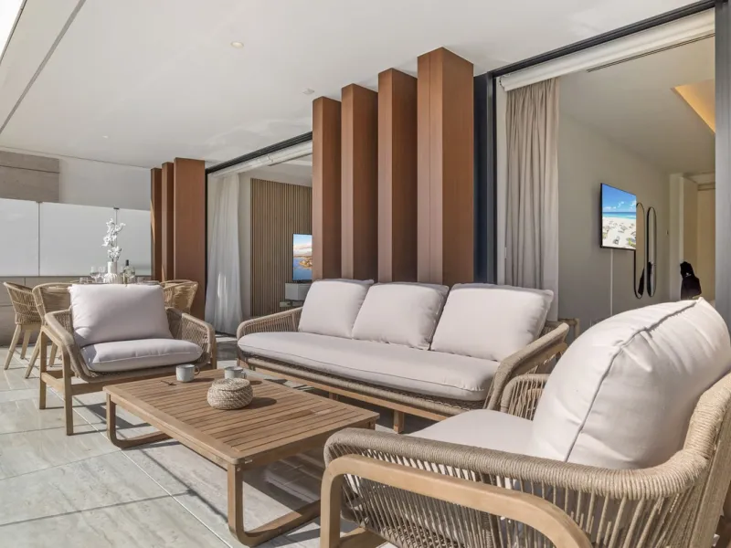 Luxury 2-Bedroom Seafront Apartment ! – The Sapphire, Estepona West.
