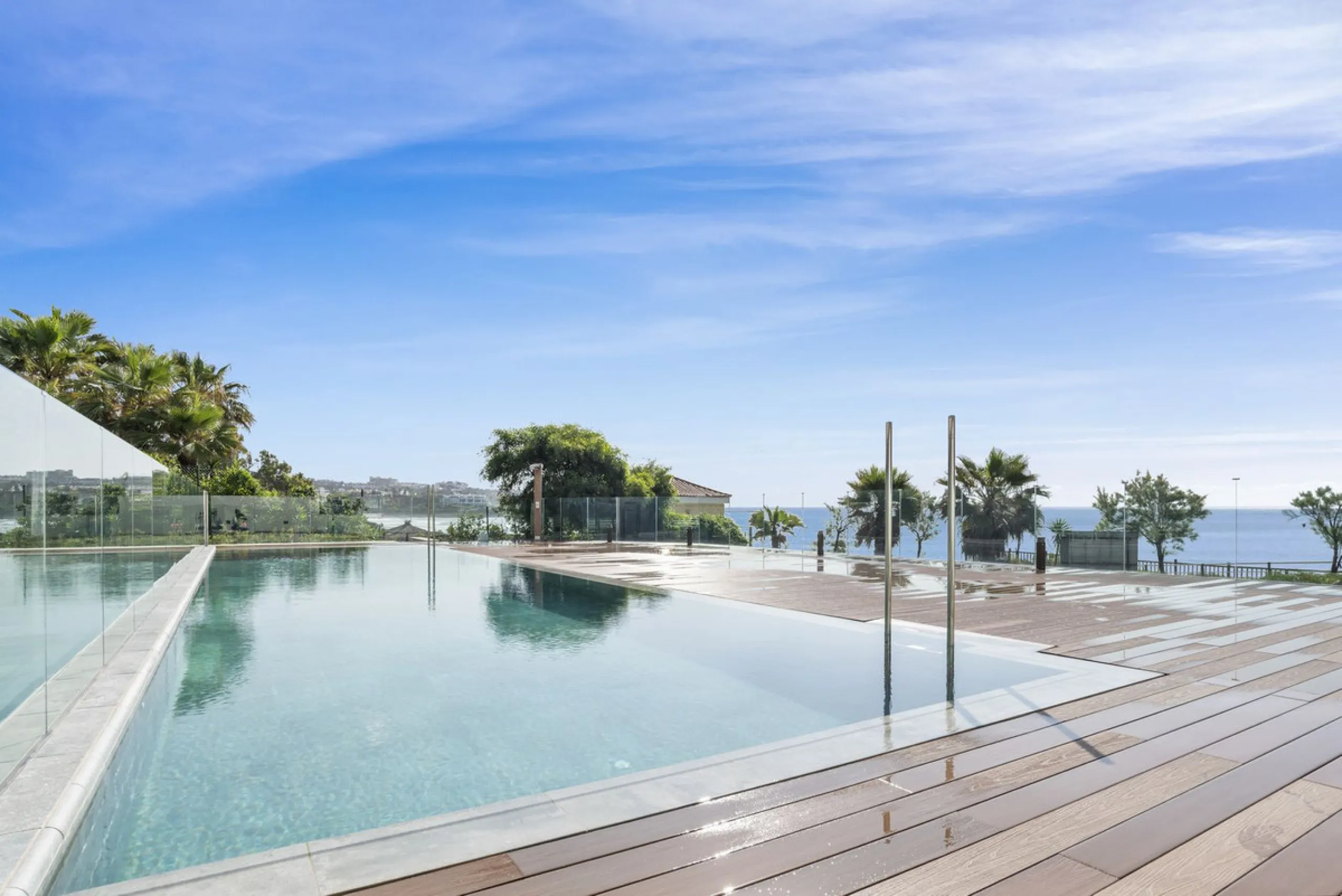 Luxury 2-Bedroom Seafront Apartment ! – The Sapphire, Estepona West.