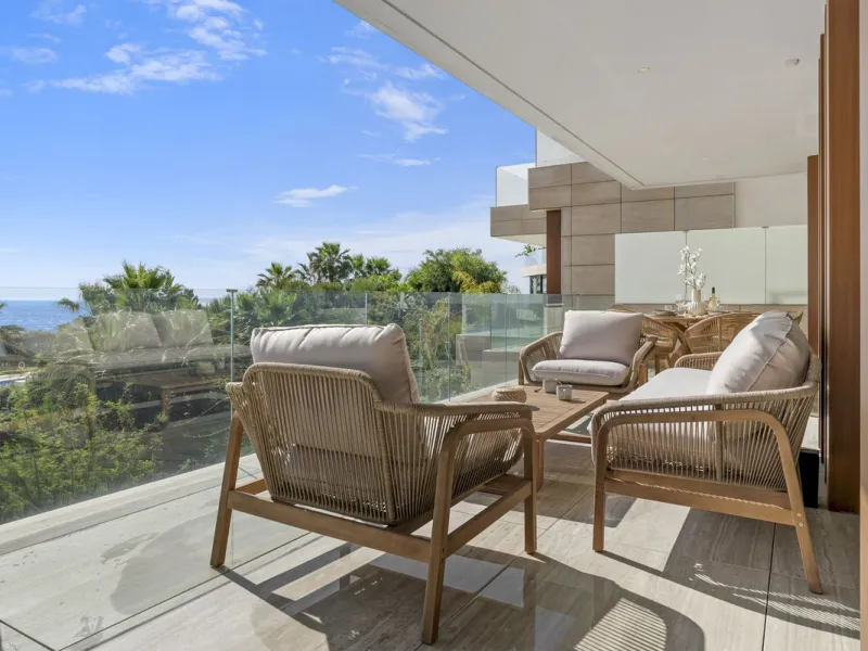 Luxury 2-Bedroom Seafront Apartment ! – The Sapphire, Estepona West.