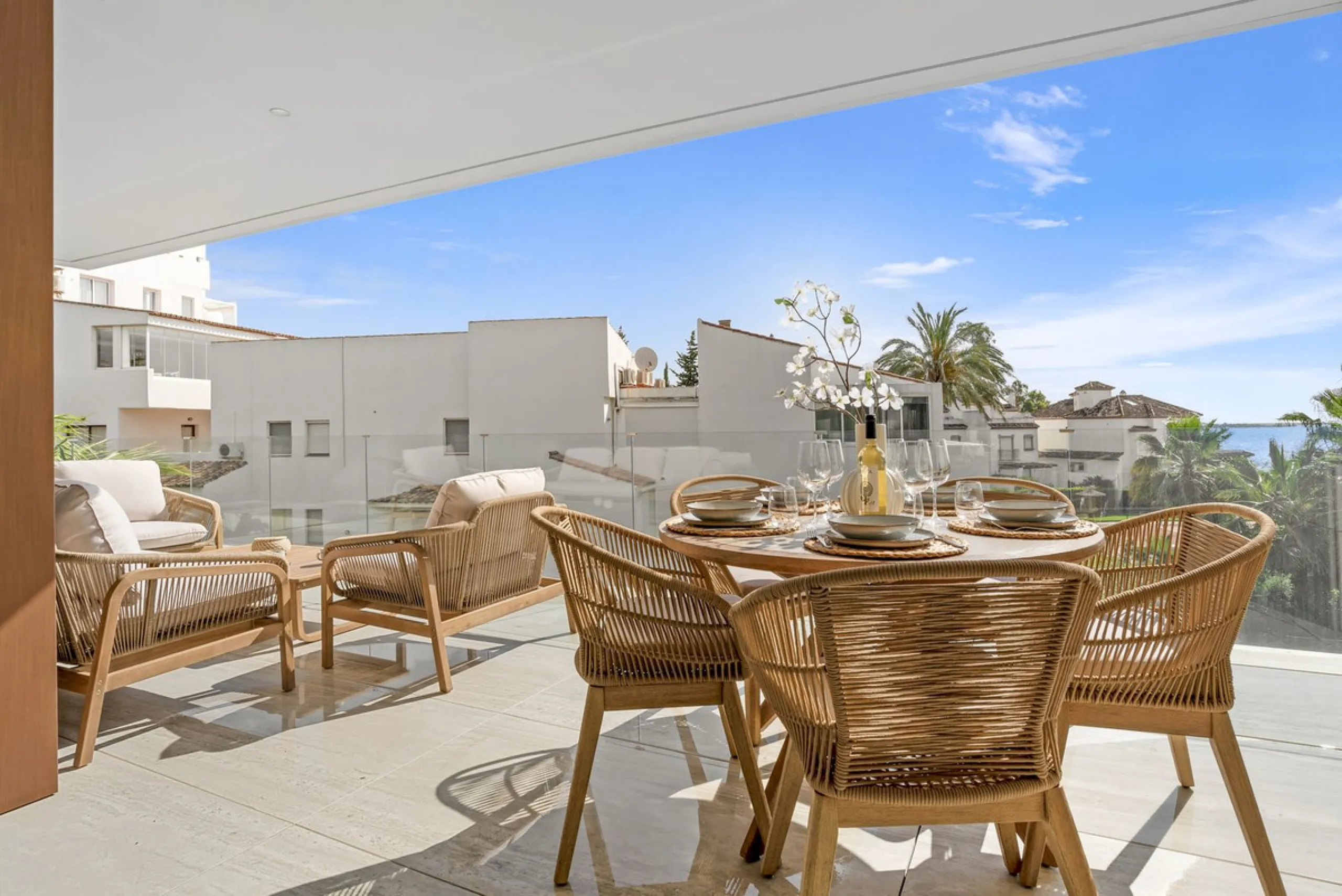 Luxury 2-Bedroom Seafront Apartment ! – The Sapphire, Estepona West.