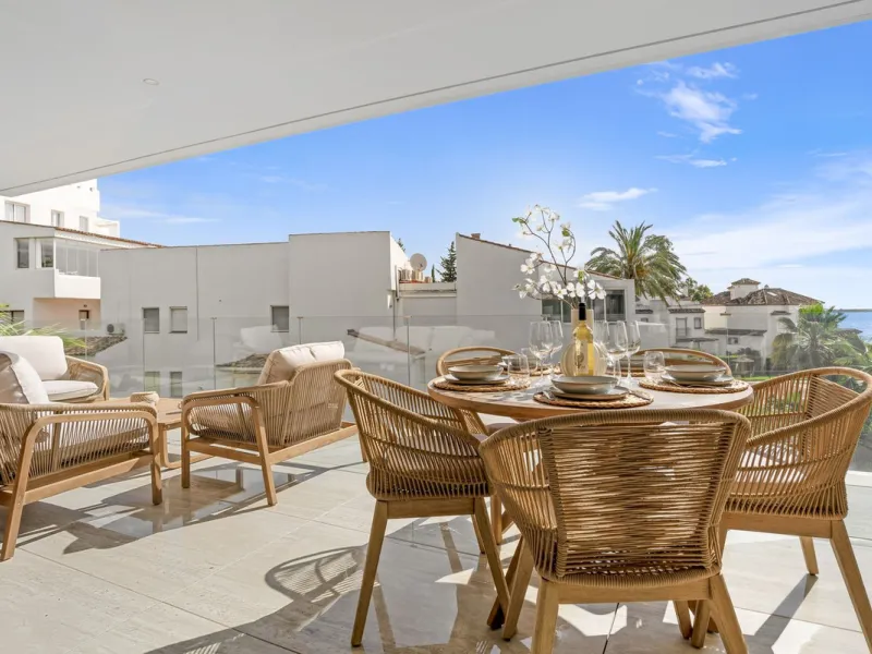 Luxury 2-Bedroom Seafront Apartment ! – The Sapphire, Estepona West.