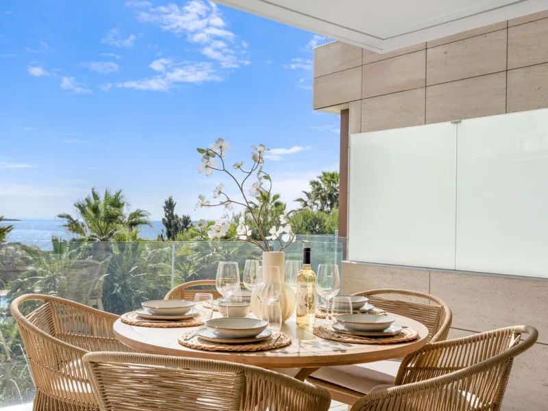Luxury 2-Bedroom Seafront Apartment ! – The Sapphire, Estepona West.