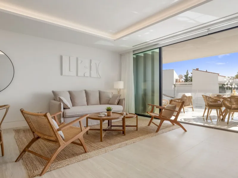 Luxury 2-Bedroom Seafront Apartment ! – The Sapphire, Estepona West.