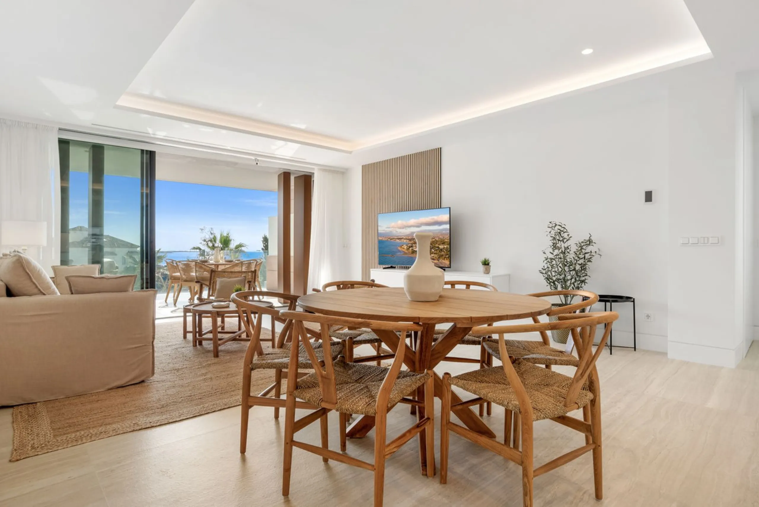 Luxury 2-Bedroom Seafront Apartment ! – The Sapphire, Estepona West.