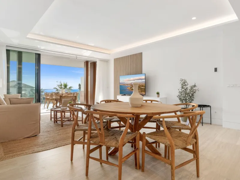 Luxury 2-Bedroom Seafront Apartment ! – The Sapphire, Estepona West.