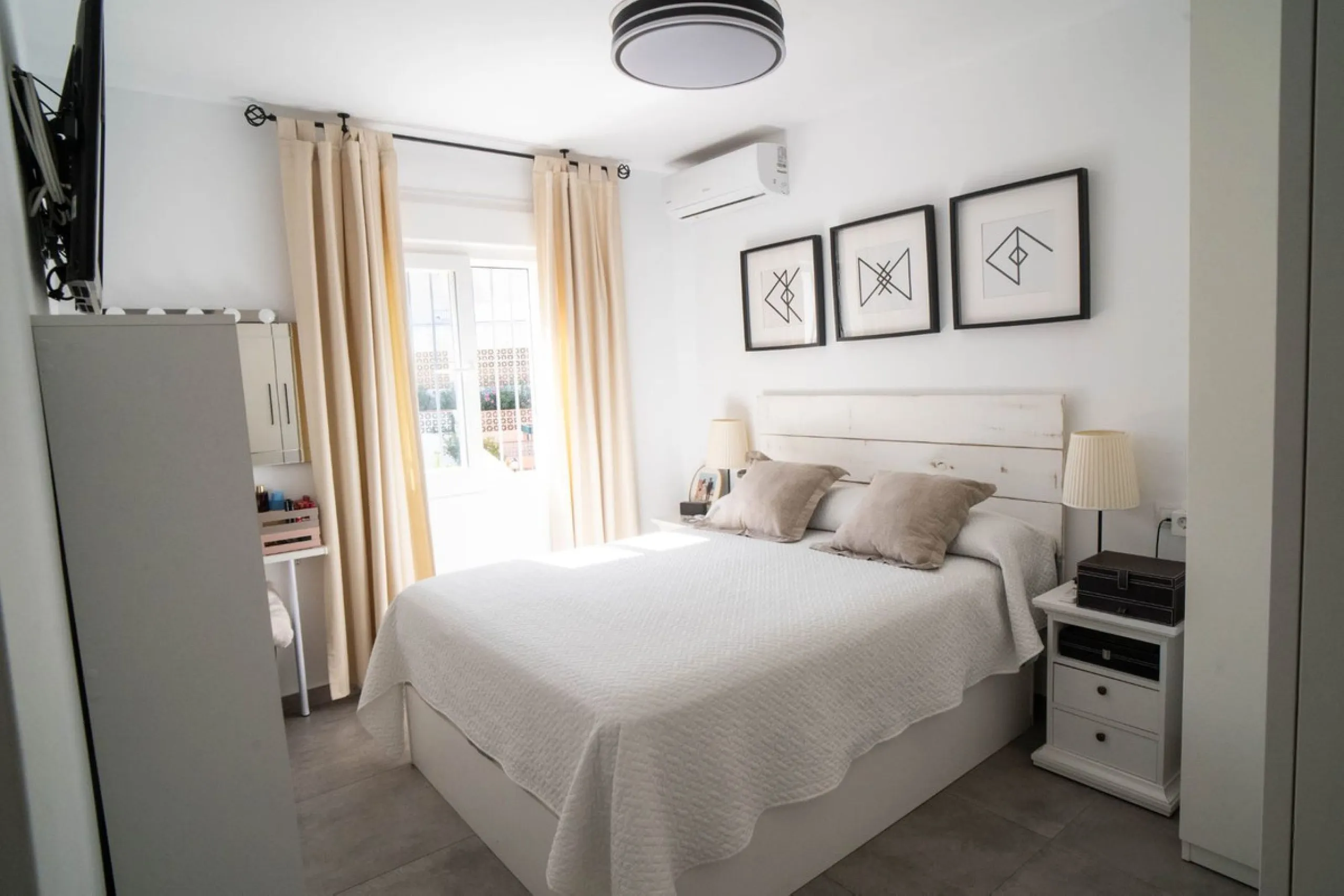 House - Semi-Detached House в продаже в Mijas, Málaga. В доме 6 спален и 3 ванных комнат. Площадь дома 200 м²