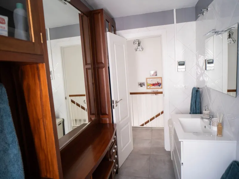 House - Semi-Detached House в продаже в Mijas, Málaga. В доме 6 спален и 3 ванных комнат. Площадь дома 200 м²