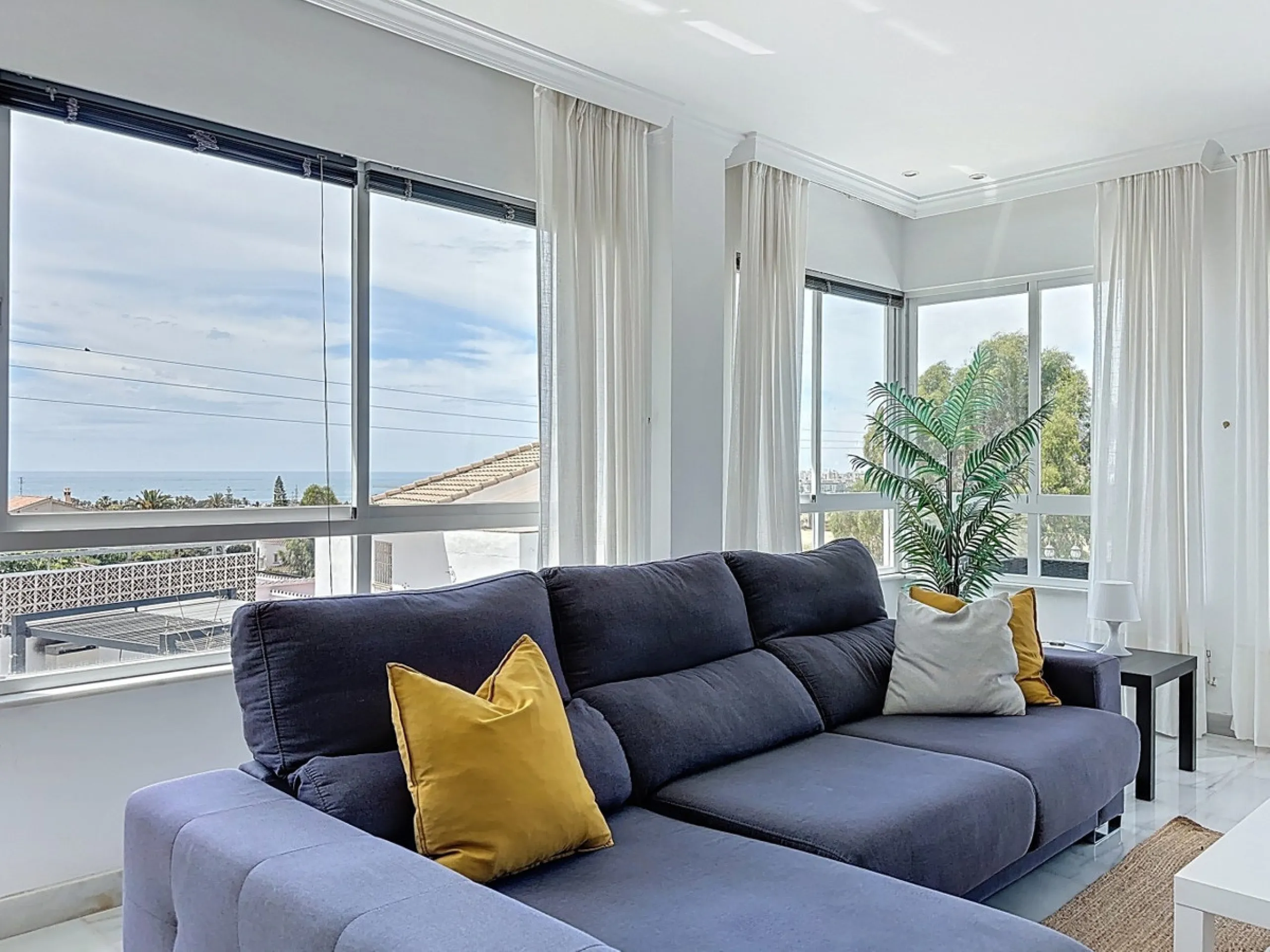 This beautifully presented modern villa in Caleta de Vélez offers spacious living, stunning sea views, and excellent outdoor spaces, just minutes from the beach, marina, and golf course. On the main entrance level (first floor), you'll find a brand-new, f