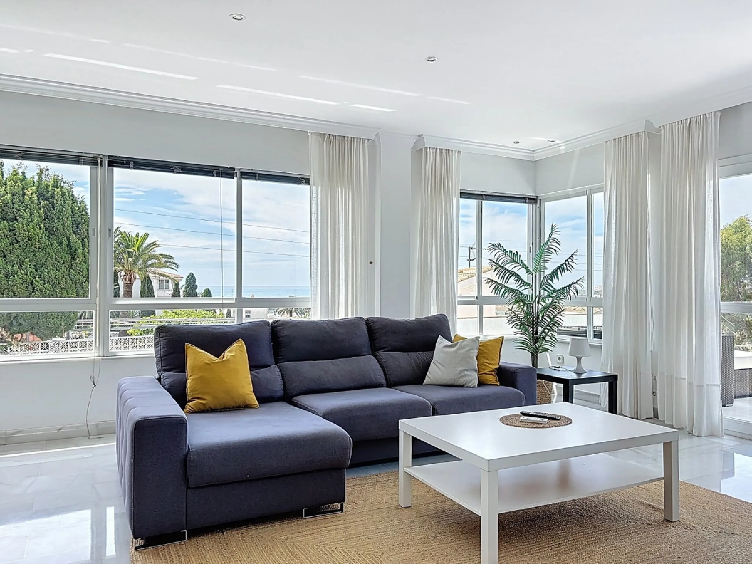 This beautifully presented modern villa in Caleta de Vélez offers spacious living, stunning sea views, and excellent outdoor spaces, just minutes from the beach, marina, and golf course. On the main entrance level (first floor), you'll find a brand-new, f
