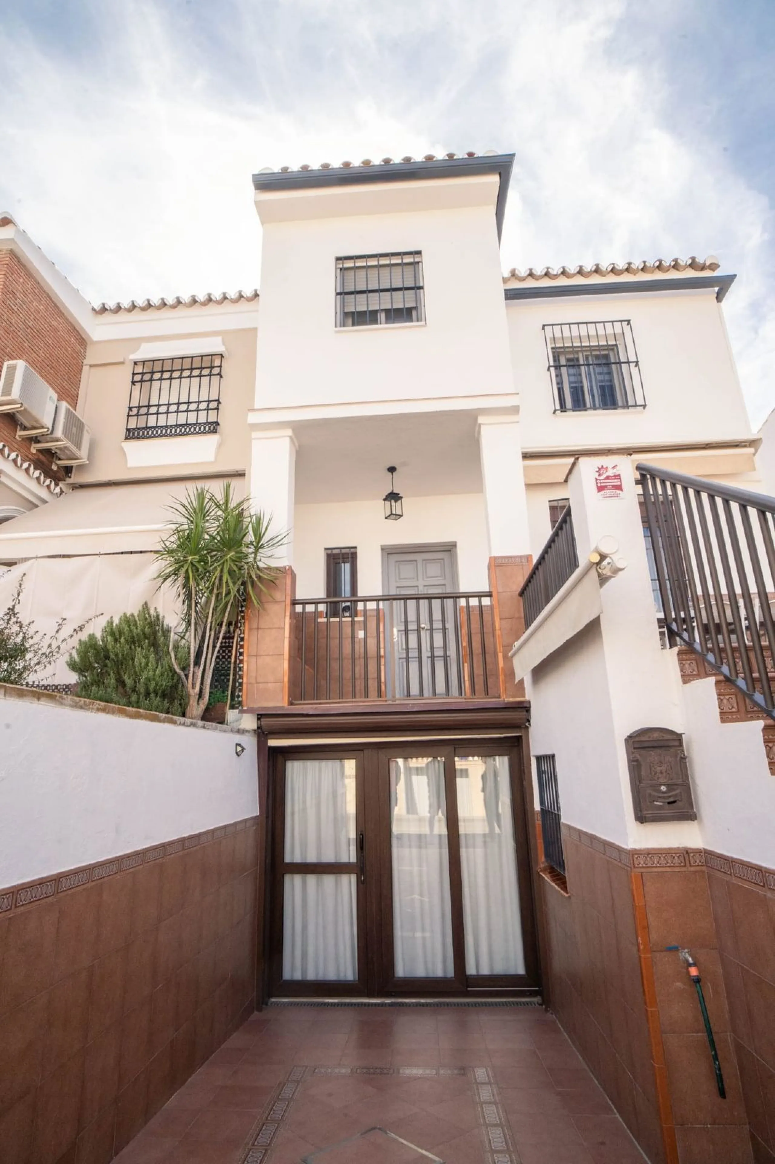House - Semi-Detached House в продаже в Mijas, Málaga. В доме 6 спален и 3 ванных комнат. Площадь дома 200 м²