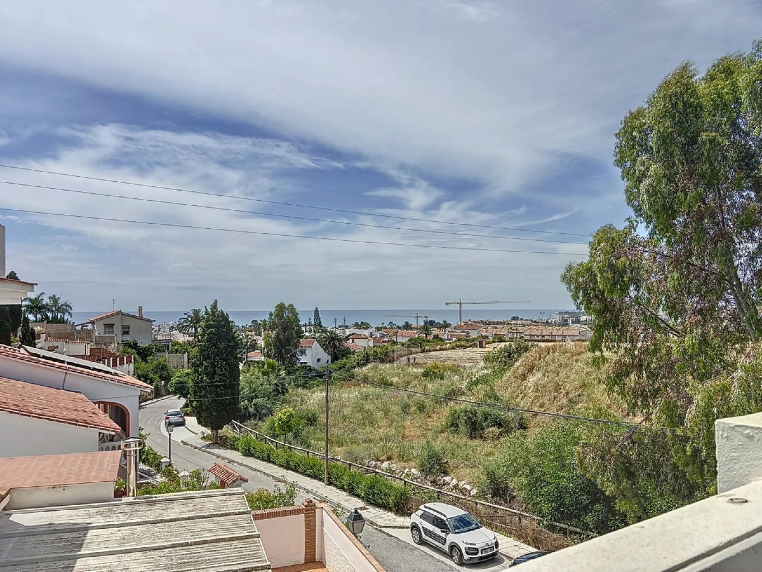 This beautifully presented modern villa in Caleta de Vélez offers spacious living, stunning sea views, and excellent outdoor spaces, just minutes from the beach, marina, and golf course. On the main entrance level (first floor), you'll find a brand-new, f