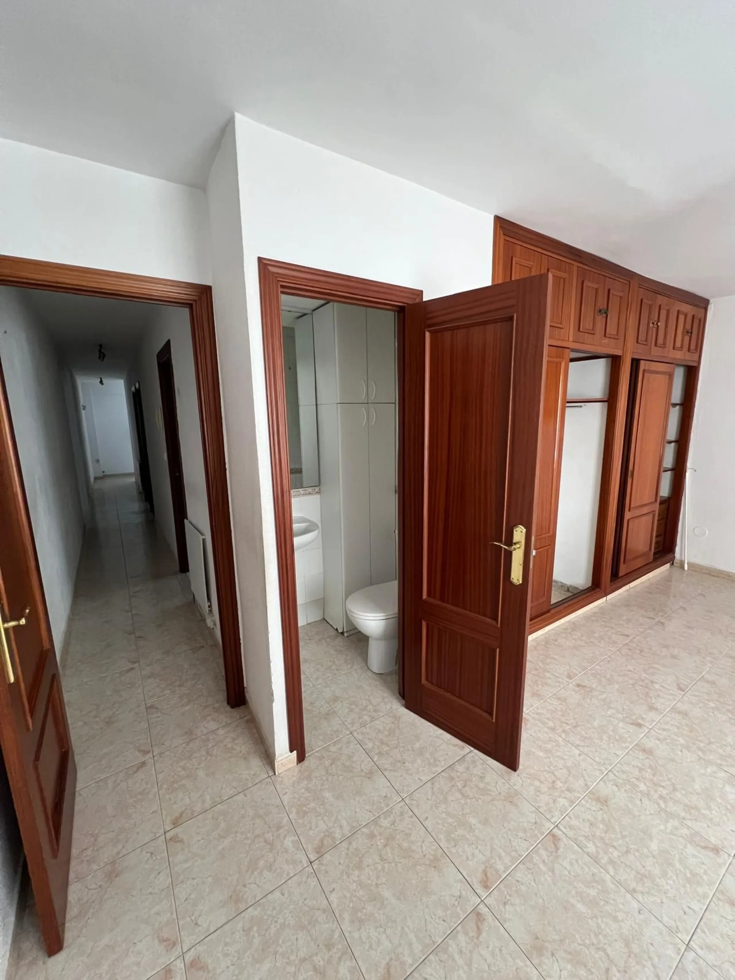Apartment - Middle Floor Apartment в продаже в Málaga, Málaga. В доме 3 спален и 2 ванных комнат. Площадь дома 101 м²