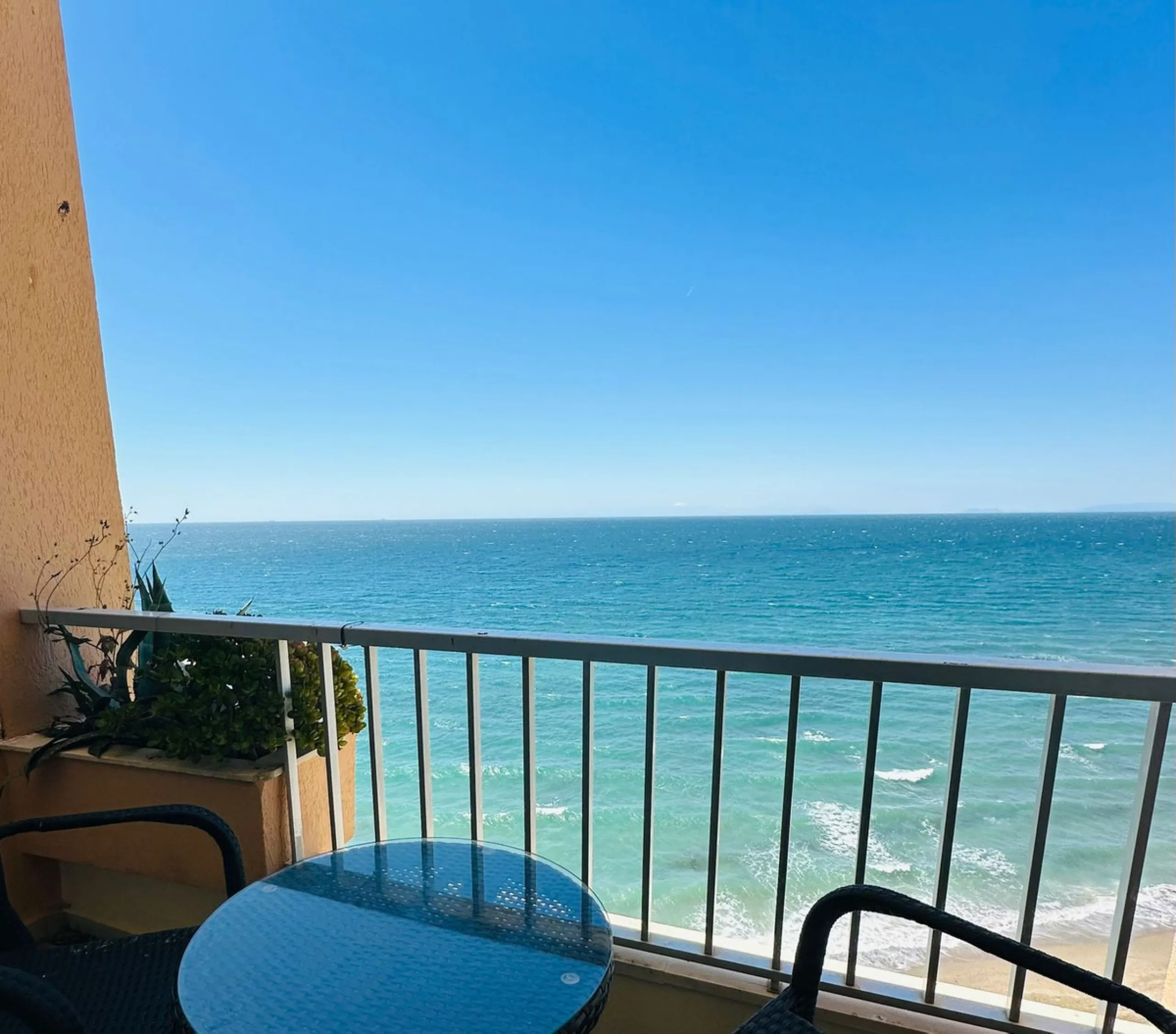 Seafront Studio Apartment – Marbella