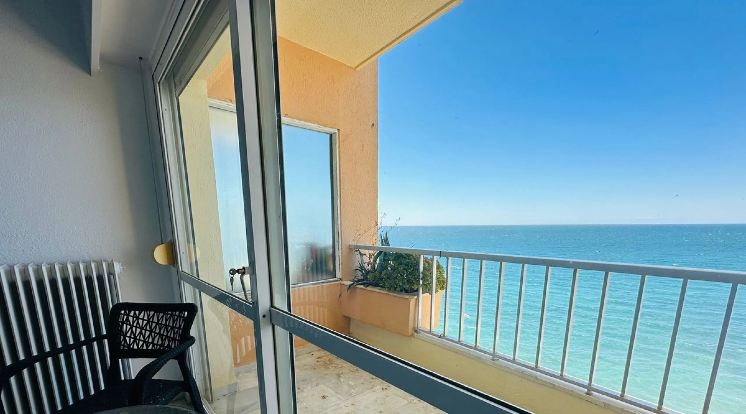 Seafront Studio Apartment – Marbella