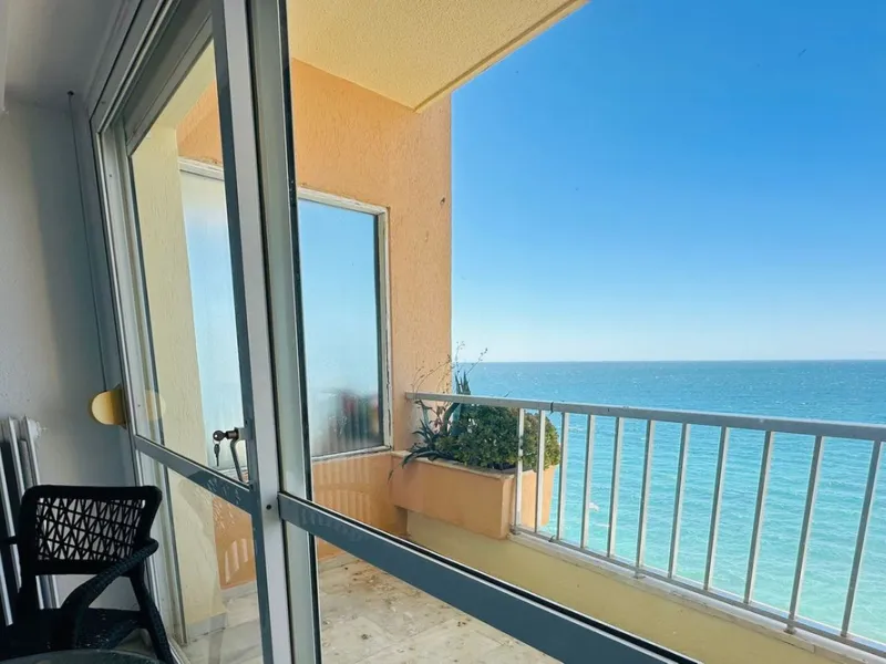 Seafront Studio Apartment – Marbella