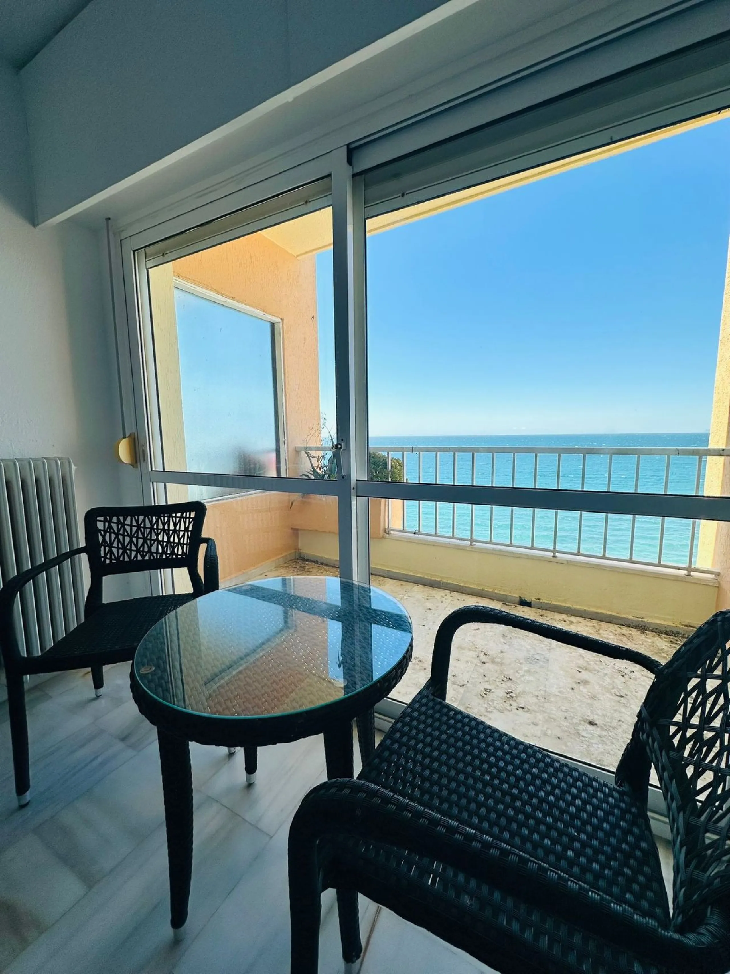 Seafront Studio Apartment – Marbella