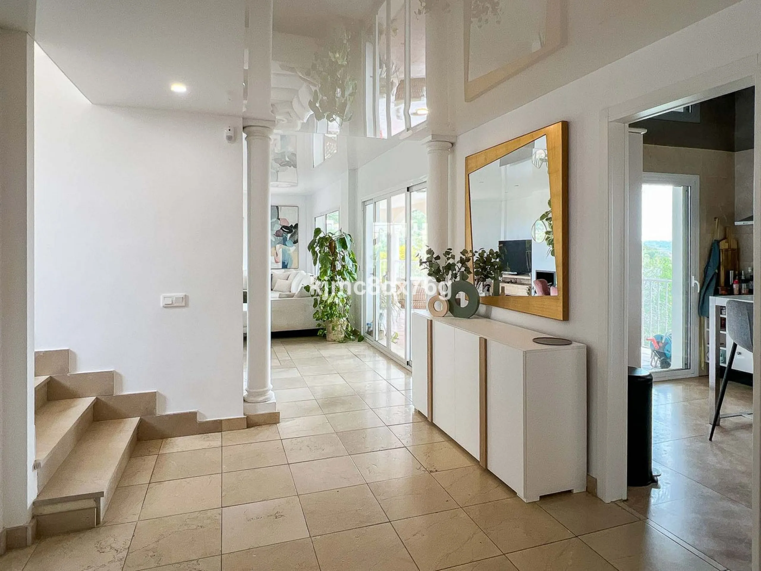 FOR SALE – STUNNING LUXURY VILLA IN THE UPPER PART OF RIVIERA DEL SOL Set within an exclusive gated community of just 25 properties, this spectacular detached villa has been recently renovated to the highest standards and tastefully decorated throughout.